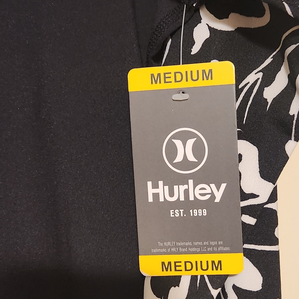 NWT Hurley Rashguard Long Sleeve Black and White Womens Shirt Size Medium Summer - Picture 3 of 4